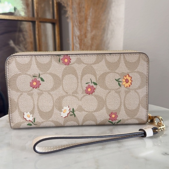 Coach CH360 Women's Light Khaki Signature Ditzy Long Zip Around Wallet NWT - Picture 4 of 13